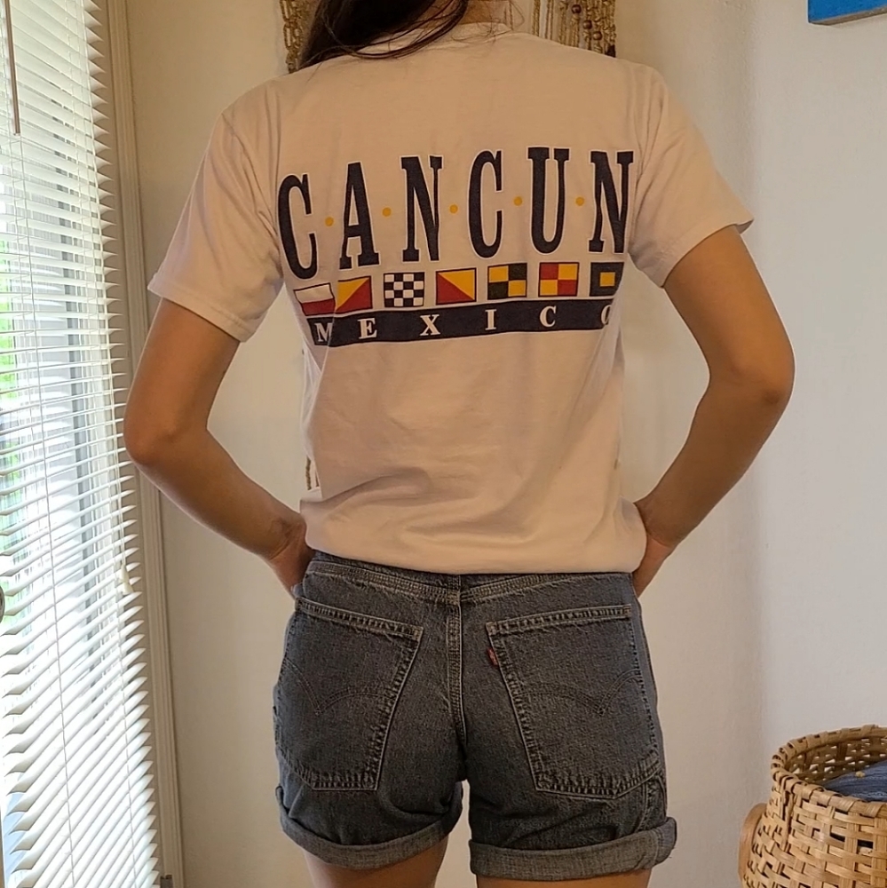 《Vintage Cancun super soft 100% cotton t-shirt》